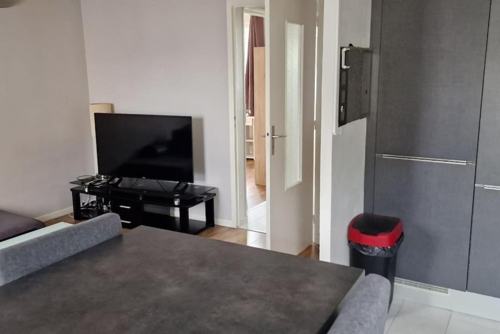 Refuge Urbain Chic Avec Balcon Apartman Saint-Lo Kültér fotó